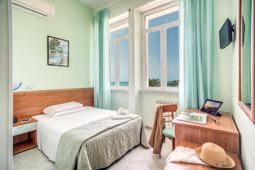 Villa Mg Hotel Santa Marinella Exterior photo