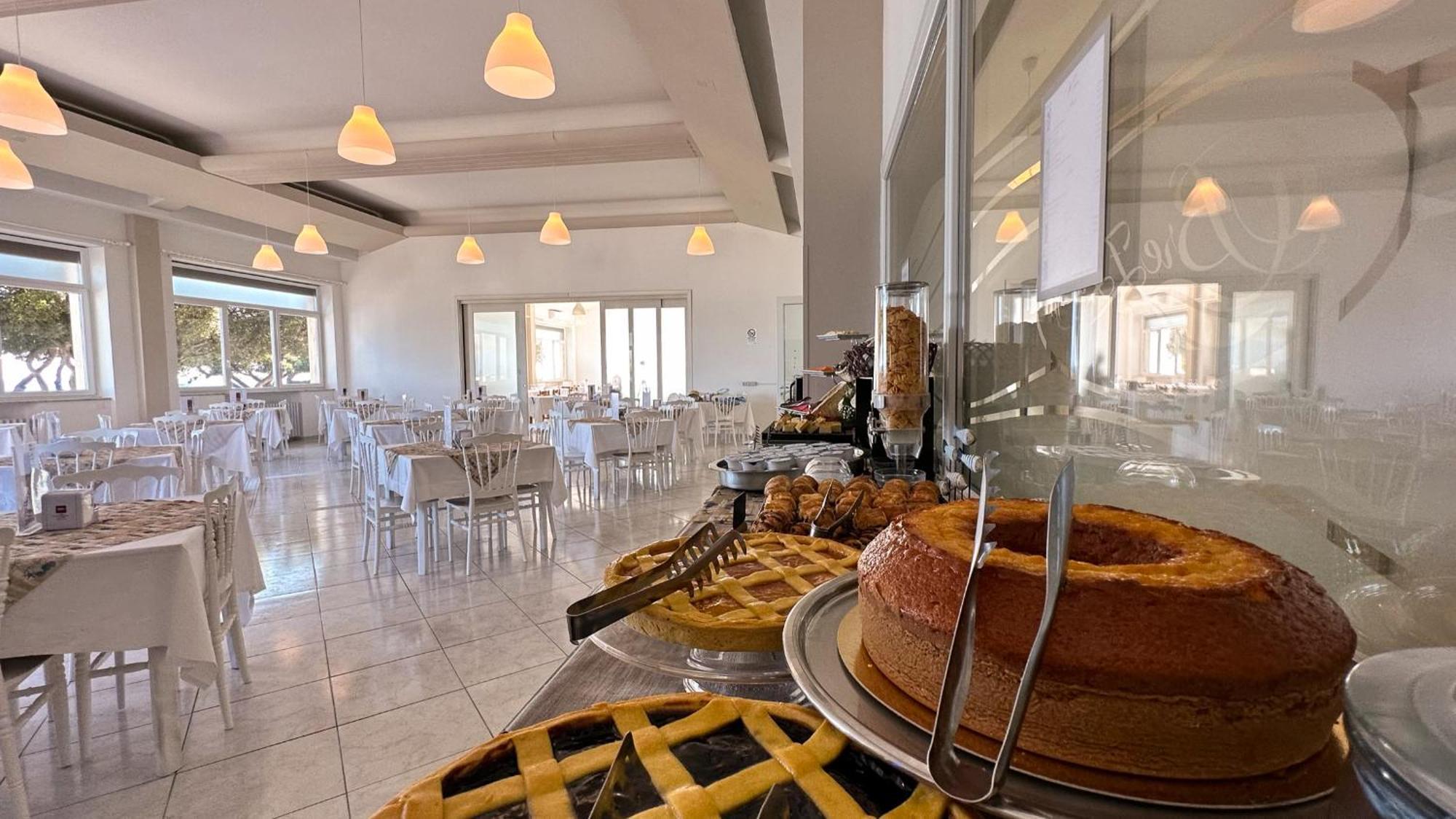 Villa Mg Hotel Santa Marinella Exterior photo